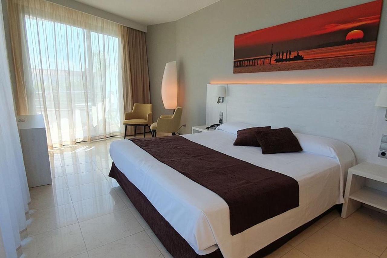 Hotel Miami Mar Sant Carles De La Rapita Bagian luar foto