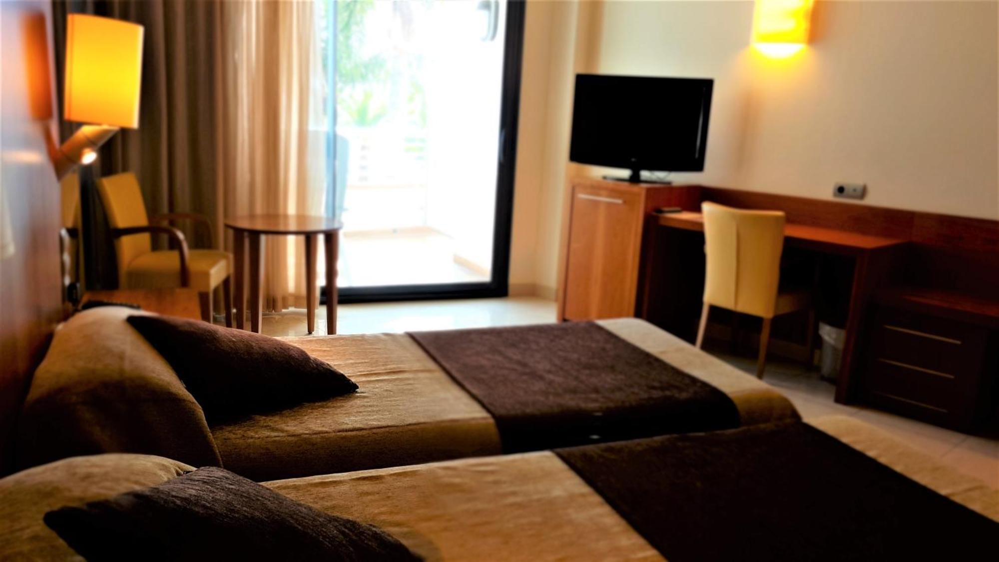 Hotel Miami Mar Sant Carles De La Rapita Bagian luar foto