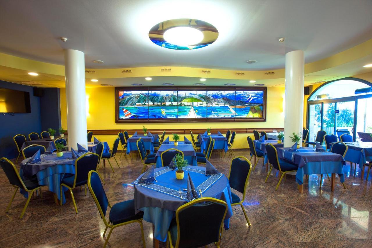 Hotel Miami Mar Sant Carles De La Rapita Bagian luar foto